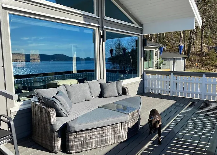 Beautiful House By The Sea Asker