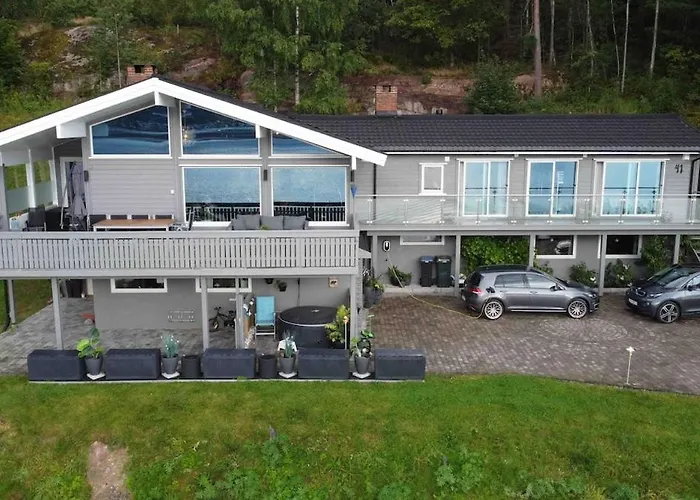 Beautiful House By The Sea *