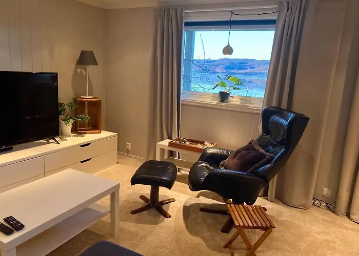 Beautiful House By The Sea Asker