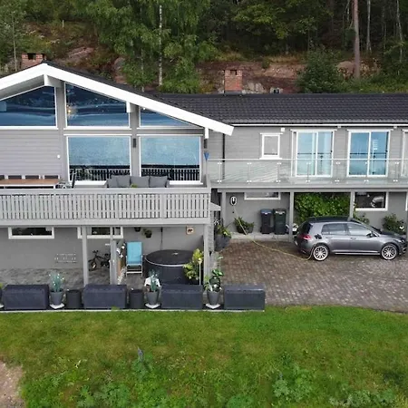 Beautiful House By The Sea *